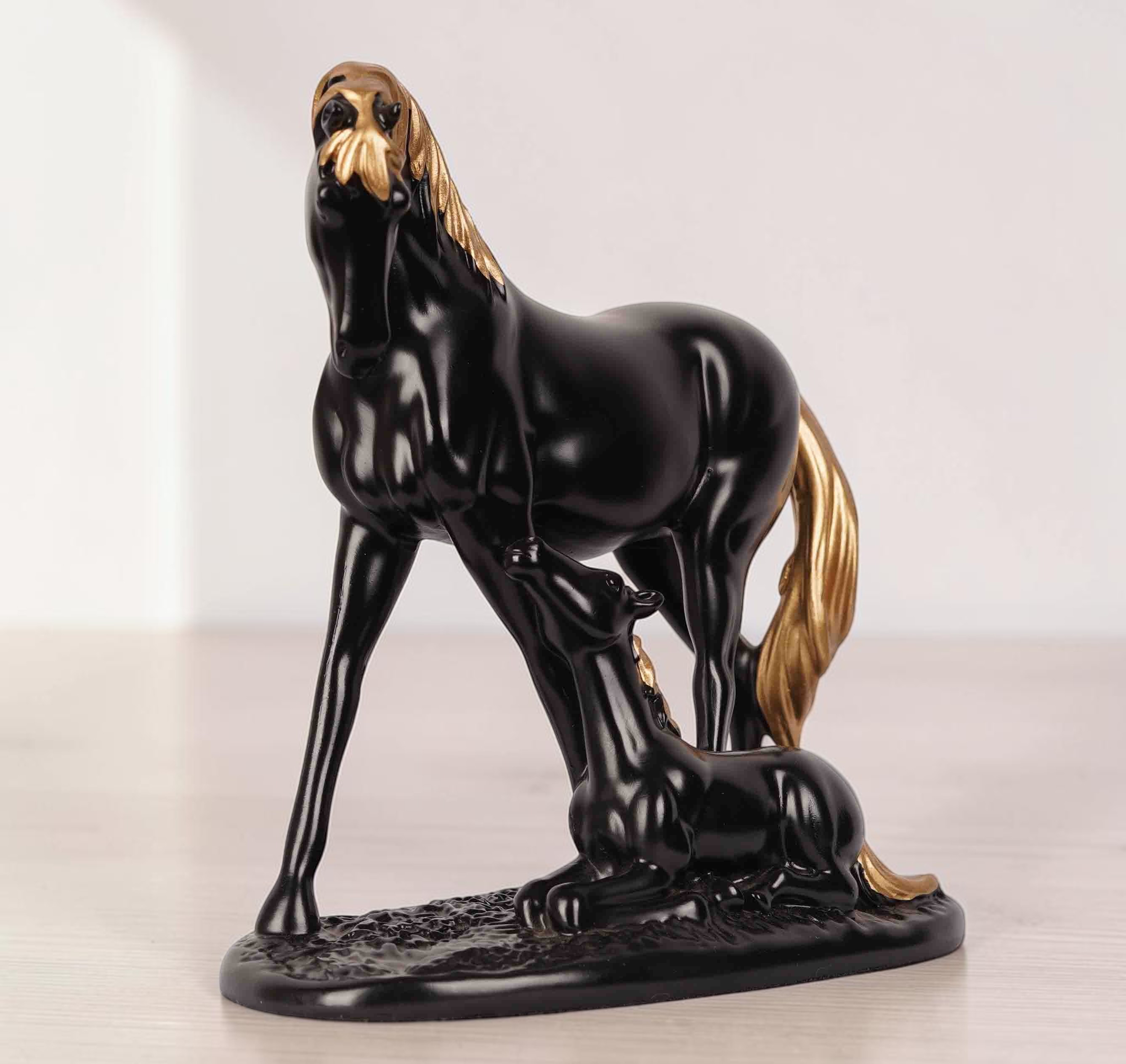 Horse Statue 001 view 3
